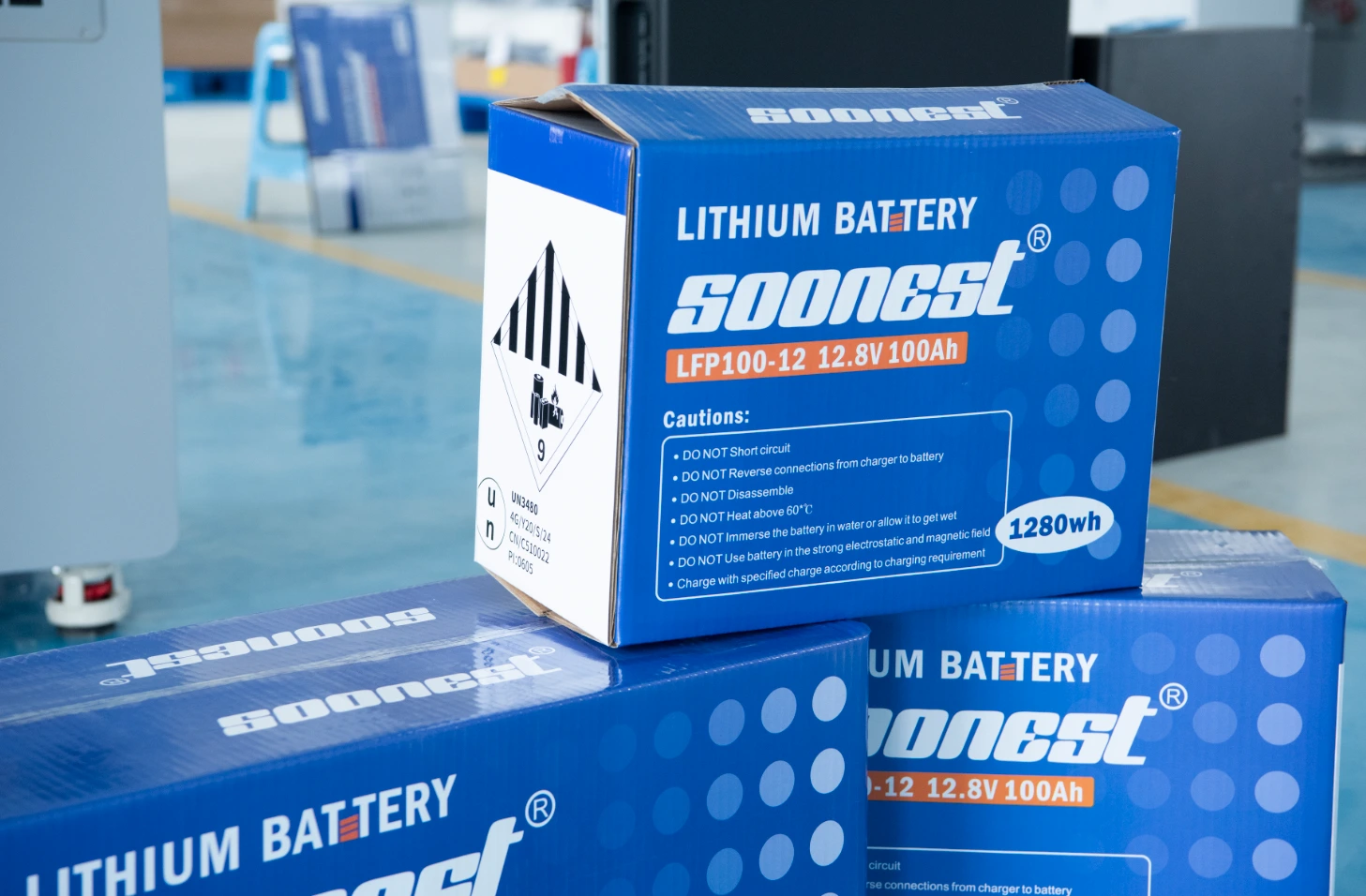 Batterie solaire LiFePO4 à décharge profonde SOONEST 12,8 V 25,6 V 50 Ah 100 Ah 150 Ah 200 Ah 250 Ah. Batterie rechargeable au plomb-acide convertie en lithium-ion 12 V 24 V. Batterie au lithium de haute qualité à prix avantageux.